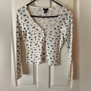 Long sleeve cropped floral shirt